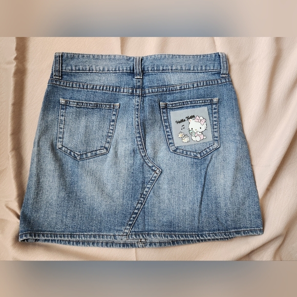 3/$18 Iron on Heat transfer Hello Kitty pattern Small size - Picture 4 of 5